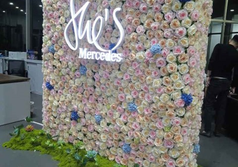 Làm tường hoa hồng giả cho Mercedes-Benz Vietnam Star Đài Tư